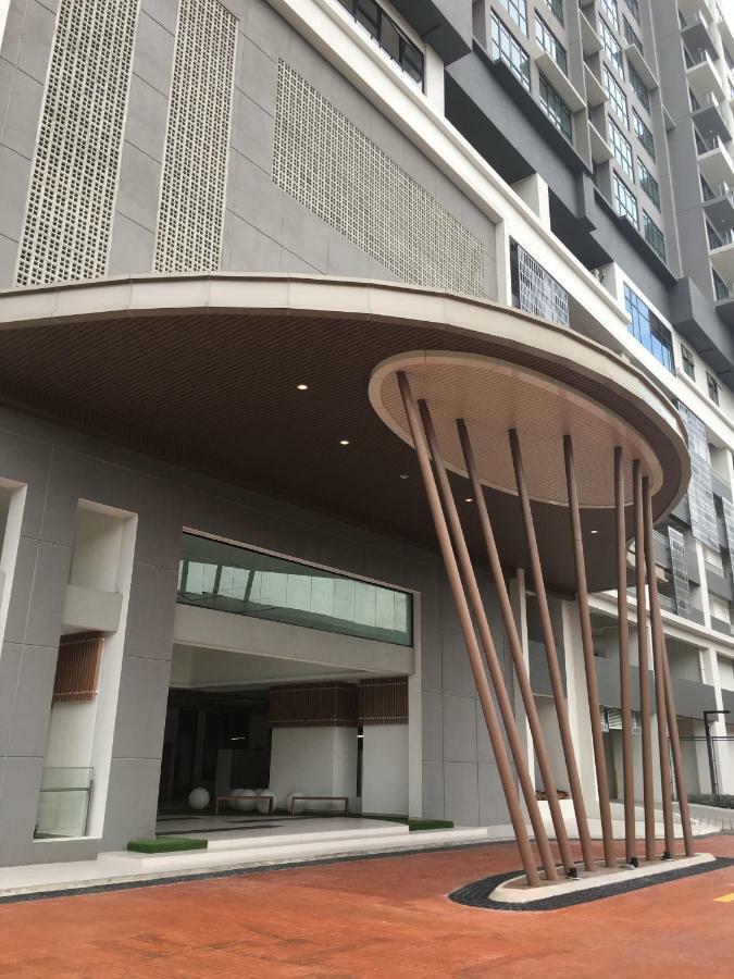 Ioi Conezion Iman'S Home With Pool View Unit Putrajaya Exterior photo