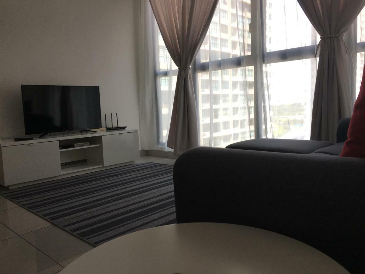 Ioi Conezion Iman'S Home With Pool View Unit Putrajaya Exterior photo