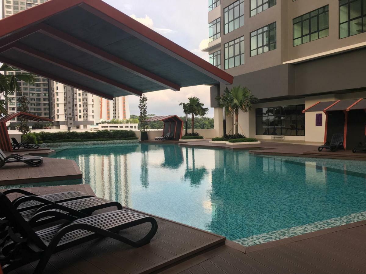 Ioi Conezion Iman'S Home With Pool View Unit Putrajaya Exterior photo