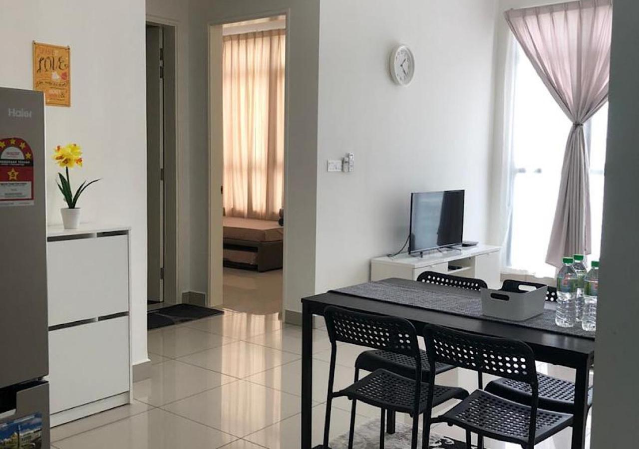 Ioi Conezion Iman'S Home With Pool View Unit Putrajaya Exterior photo